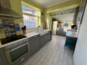 Kitchen- click for photo gallery
